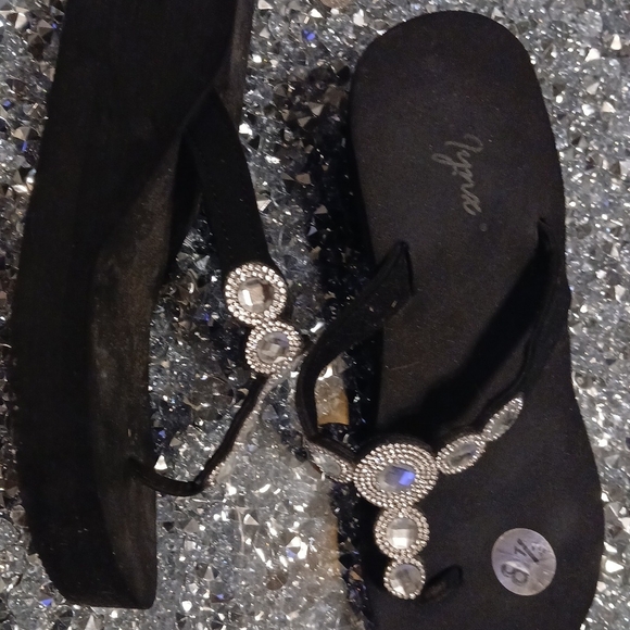 Chic Black Rhinestone Sandals - Picture 3 of 6